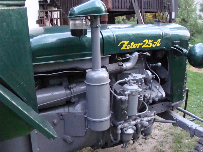 a ještě detail renovace nátěru motoru a převodovky...