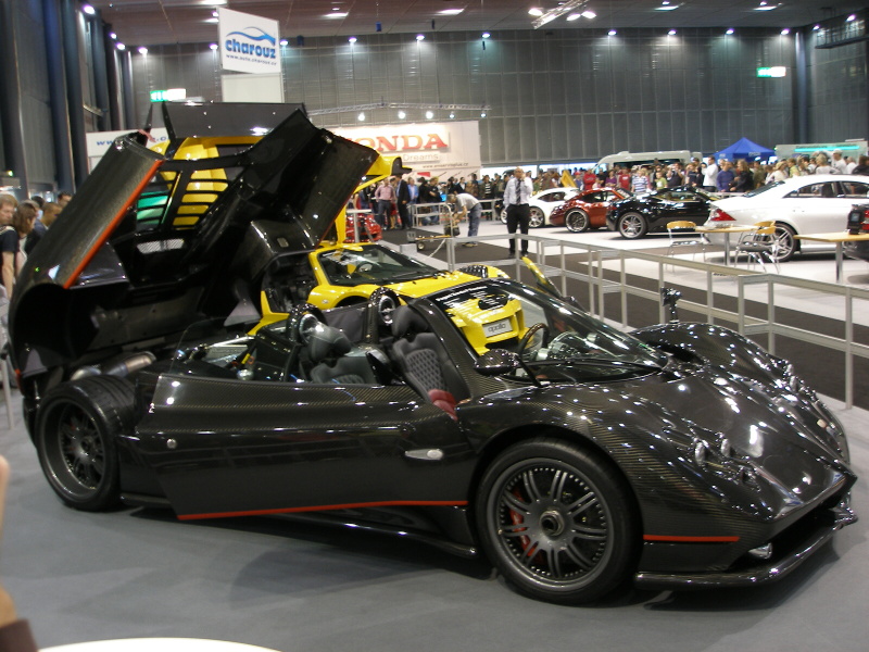 Pagani Zonda F  - celokarbonová karoserie...